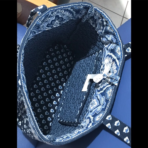🎉Sale🎉Vera Bradley Nantucket Navy tote bag - Picture 11 of 16